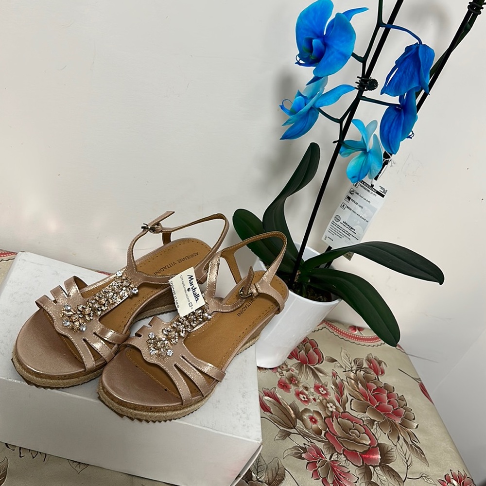 Brand new never worn size 8 and 1/2